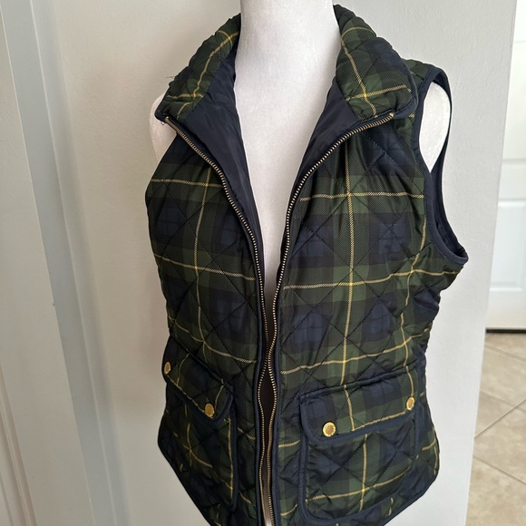 Max Studio Woman's Quilted Vest Medium Puffer Warm Preppy Modern Chic size med - Picture 1 of 6